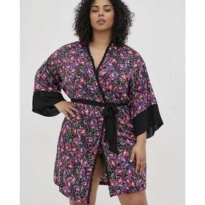 Torrid 1X/2X Kimono Sleeve Satin Robe
